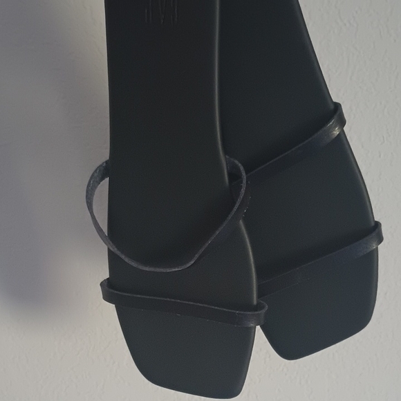 Gap Vegan Leather Sandals - Picture 1 of 2